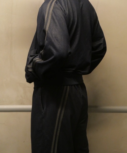 TENEZ(テネス)の「TENEZ Track Pants Two Stripes (デニム風)(スウェットパンツ・メンズ・ダークブルー・LARGE/MEDIUM)」の9枚目の写真