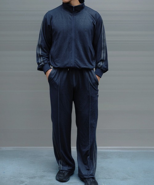 TENEZ(テネス)の「TENEZ Track Pants Two Stripes (デニム風)(スウェットパンツ・メンズ・ダークブルー・LARGE/MEDIUM)」の2枚目の写真