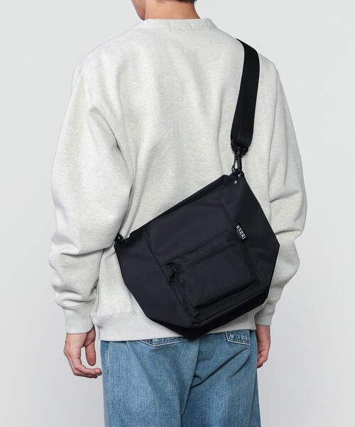 Bshop（ビショップ）の「KARRI | リサイクルコーデュラ 2WAY ショルダーバッグ S UNISEX（ショルダーバッグ・レディース・ブラック・S）」の10枚目の写真
