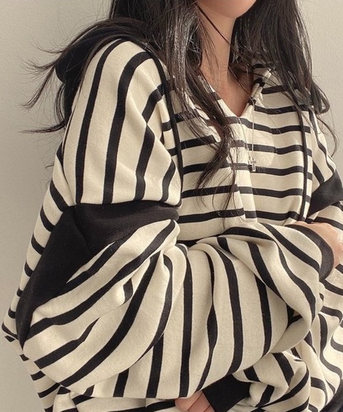 SHOUYO（ショウヨウ）の「ボーダー柄フード付きパーカー（パーカー・レディース・ブラック/グレー・M）」の8枚目の写真
