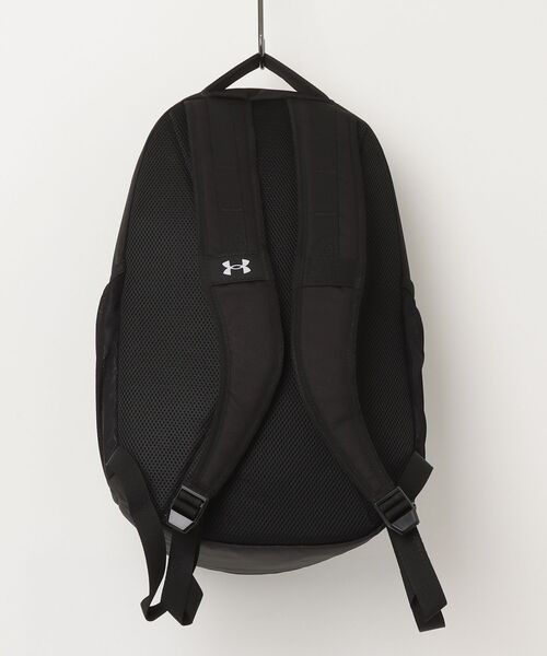 UNDER ARMOUR(アンダーアーマー)の「UAハッスル5.0 バックパック(トレーニング/メンズ/レディース)(バックパック/リュック・レディース・ブラック・ONESIZE)」の2枚目の写真