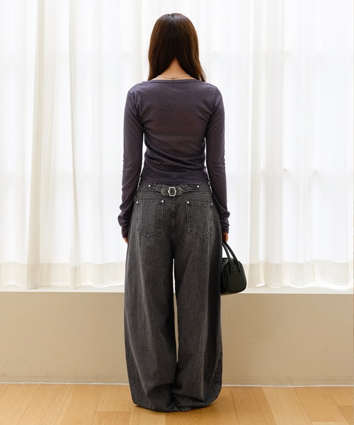 UNE MANSION(ユヌマンション)の「【2026AW新作アイテム】【UNE ORIGINAL】小花柄フロントシャーリングラブリーVネックTシャツカットソー(Tシャツ/カットソー・レディース・ブラウン/ライトベージュ/ネイビー・SMALL/MEDIUM)」の14枚目の写真