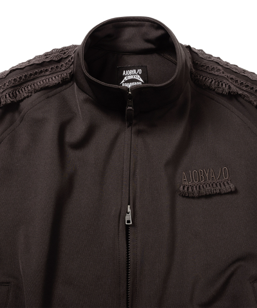 AJOBYAJO（アジョバイアジョ）の「Multi Lace Trim Raglan Track Jacket [DARK BROWN]（ナイロンジャケット・レディース・その他・MEDIUM/LARGE/X-LARGE）」の3枚目の写真
