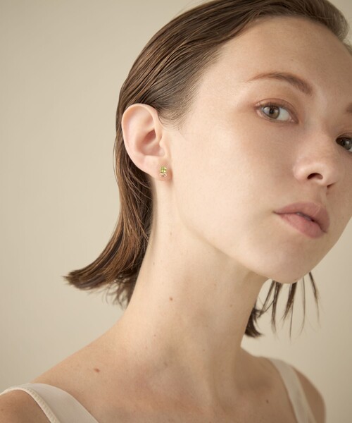 ete bijoux（エテビジュー）の「[ピース] K10YG ペリドット/グリーンクォーツ ピアス（ピアス（片耳用）・レディース・イエローゴールド・FREE）」の4枚目の写真