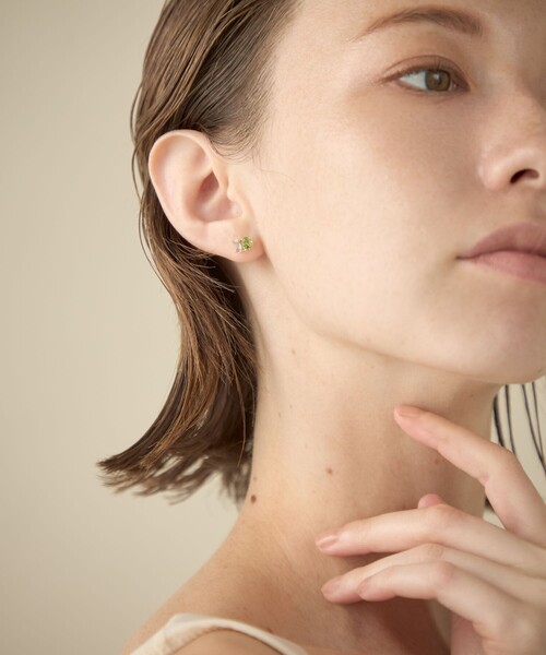 ete bijoux（エテビジュー）の「[ピース] K10YG ペリドット/グリーンクォーツ ピアス（ピアス（片耳用）・レディース・イエローゴールド・FREE）」の6枚目の写真