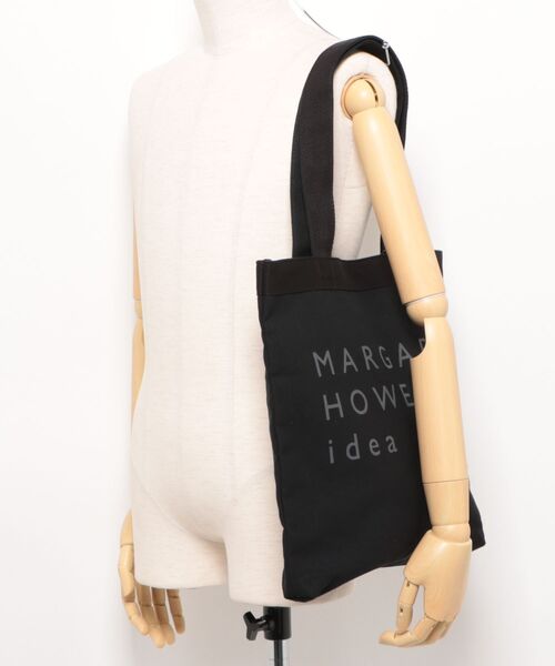 MARGARET HOWELL idea（マーガレット・ハウエルアイデア）の「MARGARET HOWELL idea（マーガレット・ハウエル アイデア）Big iogo　トートバッグ（トートバッグ・メンズ・ブラック・FREE）」の2枚目の写真