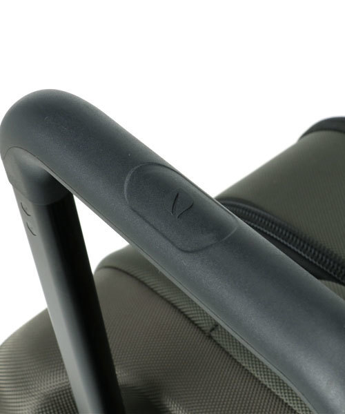 incase(インケース)の「【ZOZO限定】INTR10041-ANTIncase VIA Roller 80 - Anthracite【ZOZO限定】(スーツケース/キャリーバッグ・メンズ・チャコールグレー・ONE SIZE)」の3枚目の写真