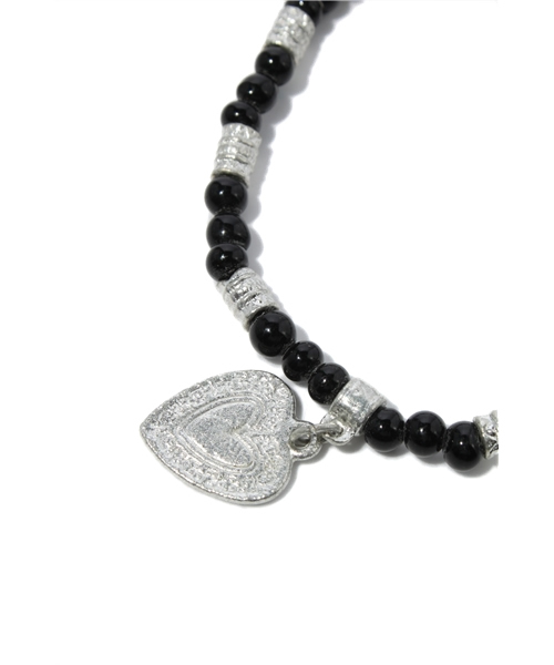 ROSE BUD(ローズバッド)の「(HF ACCESSORIES)B-24142 BEADS BRACELET WITH HEART(ブレスレット・レディース・ブラック×シルバー・ONE SIZE)」の4枚目の写真