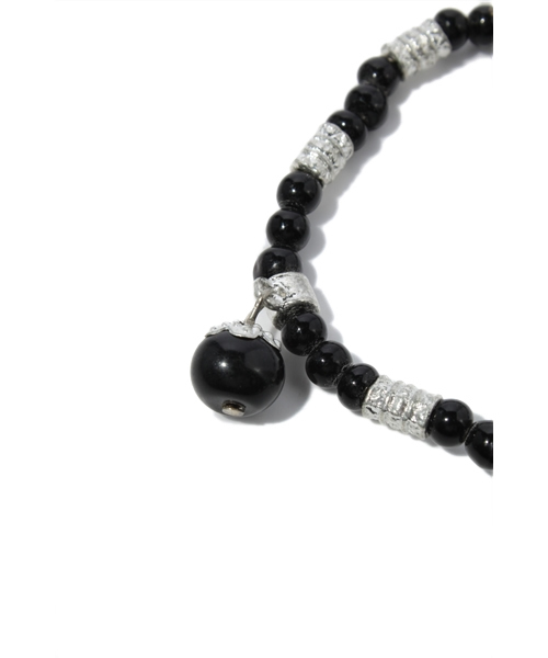 ROSE BUD(ローズバッド)の「(HF ACCESSORIES)B-24142 BEADS BRACELET WITH HEART(ブレスレット・レディース・ブラック×シルバー・ONE SIZE)」の2枚目の写真