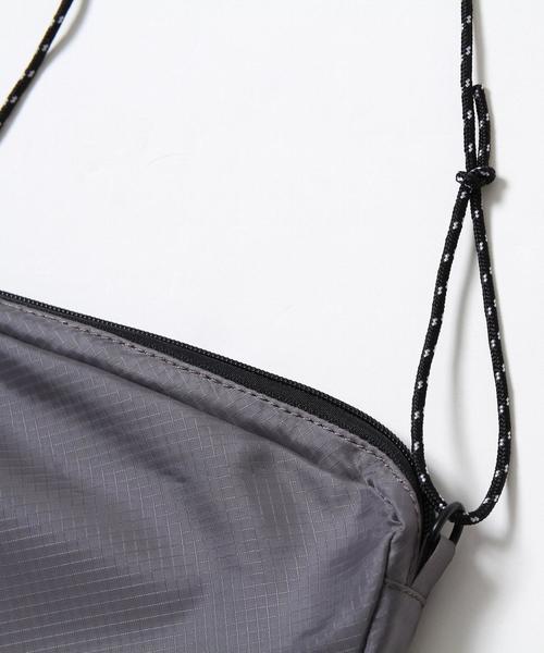Gramicci（グラミチ）の「Gramicci(グラミチ)別注リップストップサコッシュバッグ（ショルダーバッグ・メンズ・ホワイト/ブラック/ダークグレー/レッド・FREE）」の13枚目の写真