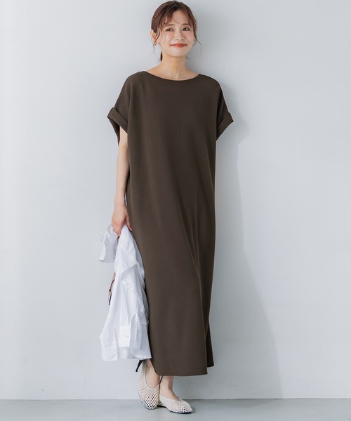 coca（coca）（コカ）の「エンボス加工ボートネックロングワンピース（ワンピース・レディース・ブラック/ブラウン・ONE SIZE/S/L/M）」の2枚目の写真