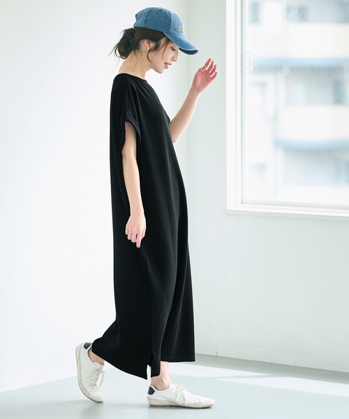 coca（coca）（コカ）の「エンボス加工ボートネックロングワンピース（ワンピース・レディース・ブラック/ブラウン・ONE SIZE/S/L/M）」の4枚目の写真