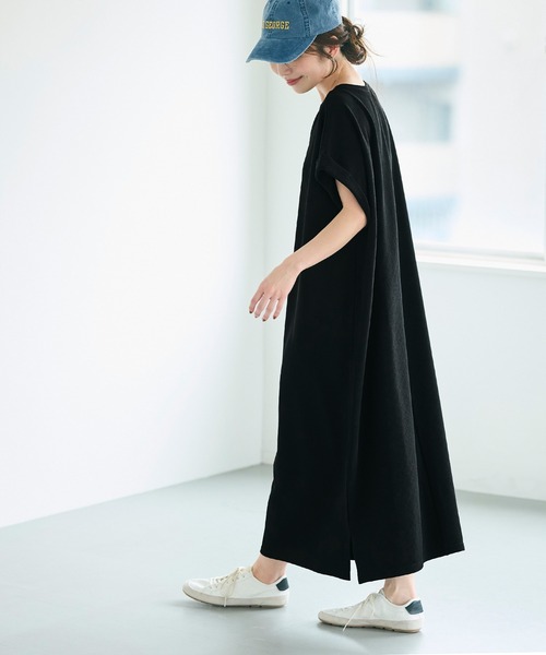 coca（coca）（コカ）の「エンボス加工ボートネックロングワンピース（ワンピース・レディース・ブラック/ブラウン・ONE SIZE/S/L/M）」の8枚目の写真