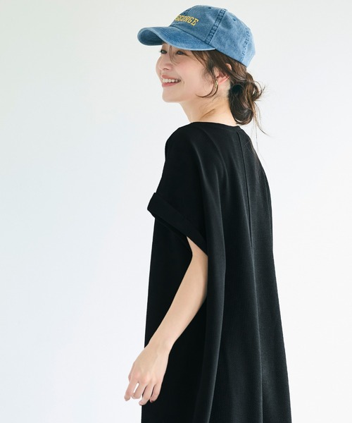 coca（coca）（コカ）の「エンボス加工ボートネックロングワンピース（ワンピース・レディース・ブラック/ブラウン・ONE SIZE/S/L/M）」の9枚目の写真