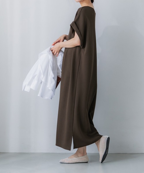 coca（coca）（コカ）の「エンボス加工ボートネックロングワンピース（ワンピース・レディース・ブラック/ブラウン・ONE SIZE/S/L/M）」の15枚目の写真