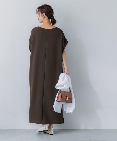 coca（coca）（コカ）の「エンボス加工ボートネックロングワンピース（ワンピース・レディース・ブラック/ブラウン・ONE SIZE/S/L/M）」の16枚目の写真