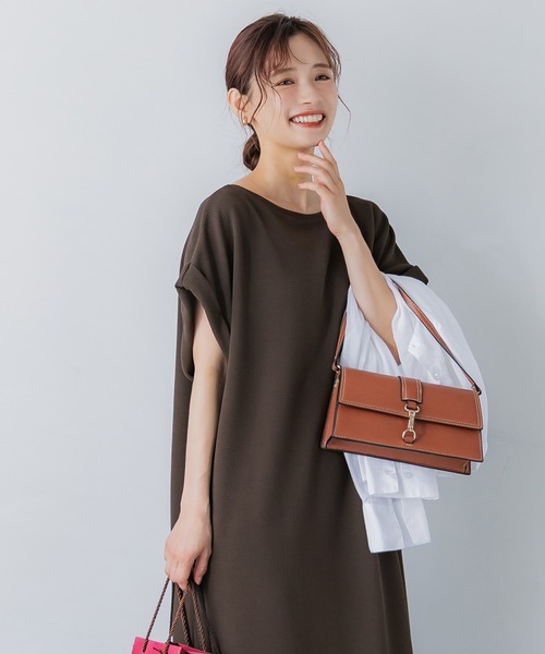 coca（coca）（コカ）の「エンボス加工ボートネックロングワンピース（ワンピース・レディース・ブラック/ブラウン・ONE SIZE/S/L/M）」の19枚目の写真