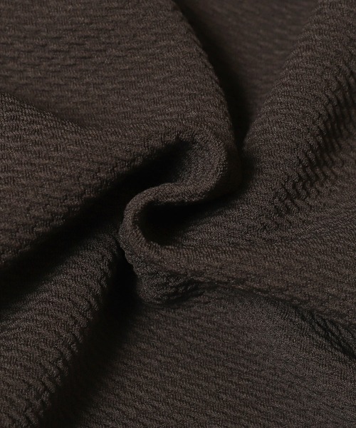 coca(coca)(コカ)の「エンボス加工ボートネックロングワンピース(ワンピース・レディース・ブラック/ブラウン・ONE SIZE/S/L/M)」の6枚目の写真