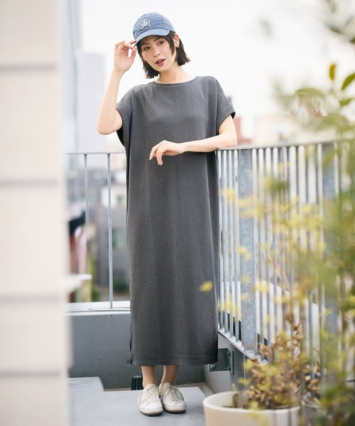 coca(coca)(コカ)の「エンボス加工ボートネックロングワンピース(ワンピース・レディース・ブラック/ブラウン・ONE SIZE/S/L/M)」の22枚目の写真