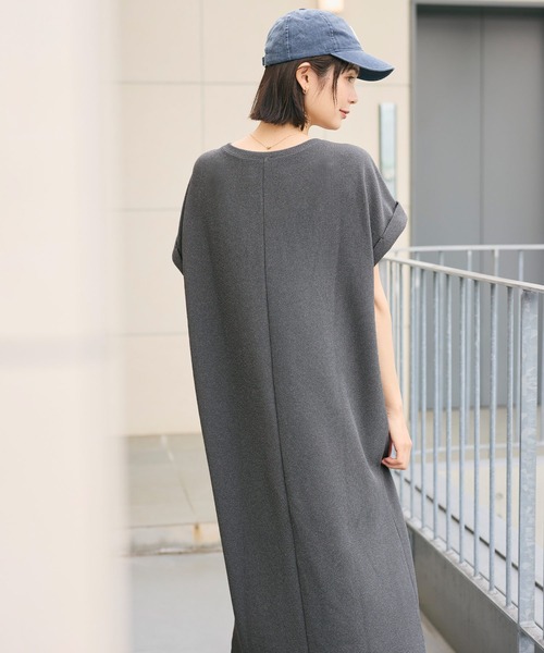 coca(coca)(コカ)の「エンボス加工ボートネックロングワンピース(ワンピース・レディース・ブラック/ブラウン・ONE SIZE/S/L/M)」の20枚目の写真