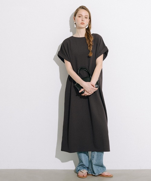 coca(coca)(コカ)の「エンボス加工ボートネックロングワンピース(ワンピース・レディース・ブラック/ブラウン・ONE SIZE/S/L/M)」の14枚目の写真