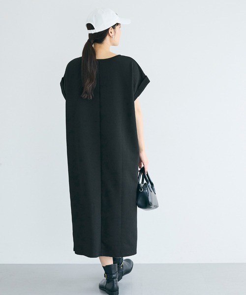 coca(coca)(コカ)の「エンボス加工ボートネックロングワンピース(ワンピース・レディース・ブラック/ブラウン・ONE SIZE/S/L/M)」の16枚目の写真