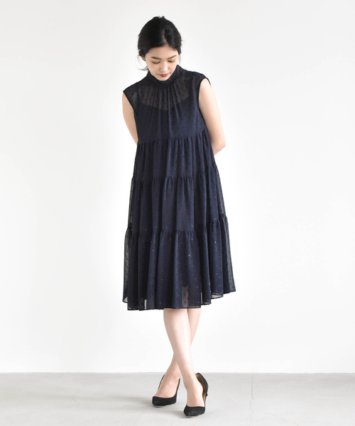 kaene(カエン)の「ドビーシフォンティアードワンピース(ドレス・レディース・ブラック/ネイビー・38/36/34)」の2枚目の写真