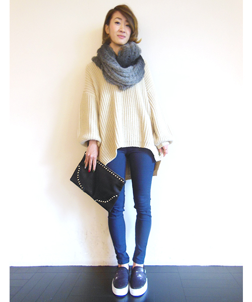 WHO'S WHO gallery（フーズフーギャラリー）の「ローゲージBIGニット（ニット/セーター・レディース・アイボリー/ブラック/ブルー/オレンジ・FREE）」の13枚目の写真