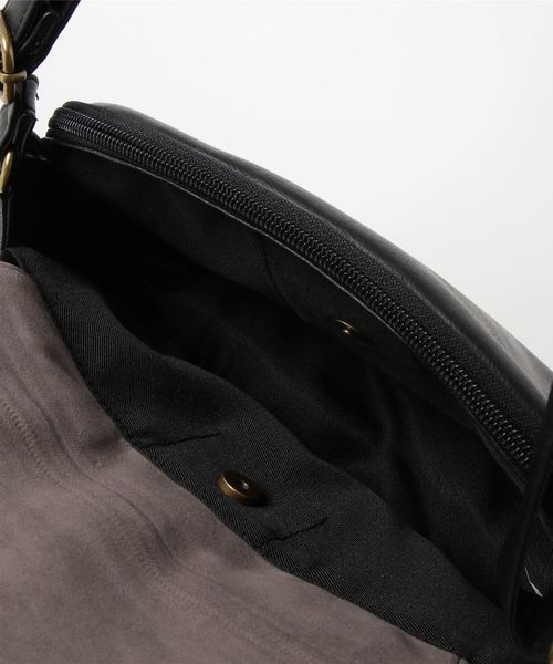 KAZZU SELECT(カッズセレクト)の「ナチュラルフラップショルダーバッグ(ショルダーバッグ・レディース・グレー/ダークブラウン/ブラック/ベージュ/ブラウン・ONE SIZE)」の8枚目の写真
