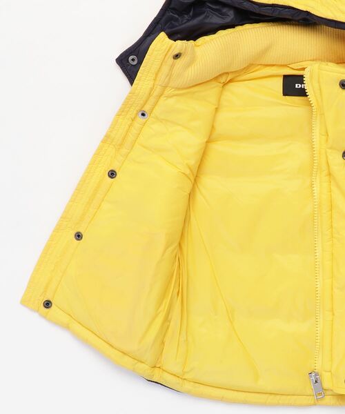 DIESEL（ディーゼル）の「DIESEL（ディーゼル）Kids & Junior ダウン中綿ベストベストブルゾン（ダウンベスト・キッズ・ブラック/イエロー/ネイビー・12Y/4Y/6Y/16Y/8Y/14Y/10Y）」の5枚目の写真
