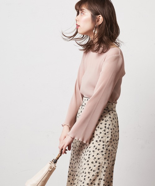 natural couture（ナチュラルクチュール）の「【WEB限定カラー有り】細プリーツシフォンメローTブラウス（シャツ/ブラウス・レディース・ブラック/ベージュ/オフホワイト/ピンク/ミント/オレンジ・FREE）」の3枚目の写真