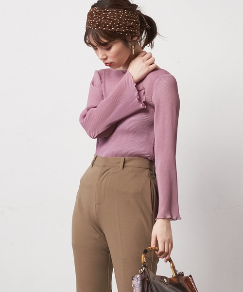 natural couture（ナチュラルクチュール）の「【WEB限定カラー有り】細プリーツシフォンメローTブラウス（シャツ/ブラウス・レディース・ブラック/ベージュ/オフホワイト/ピンク/ミント/オレンジ・FREE）」の5枚目の写真