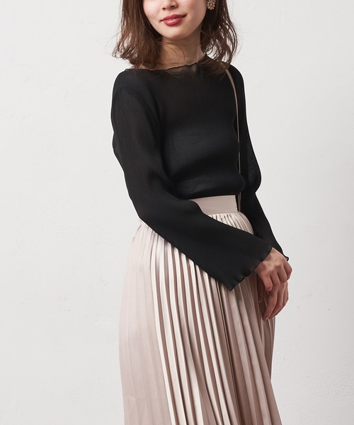 natural couture（ナチュラルクチュール）の「【WEB限定カラー有り】細プリーツシフォンメローTブラウス（シャツ/ブラウス・レディース・ブラック/ベージュ/オフホワイト/ピンク/ミント/オレンジ・FREE）」の2枚目の写真