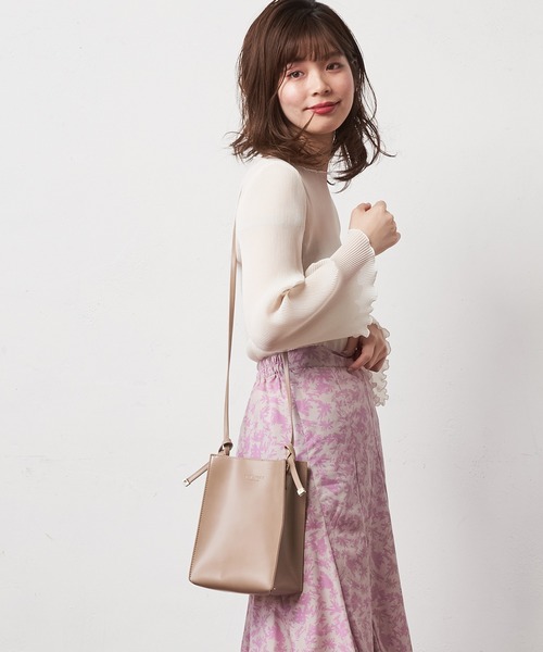 natural couture（ナチュラルクチュール）の「【WEB限定カラー有り】細プリーツシフォンメローTブラウス（シャツ/ブラウス・レディース・ブラック/ベージュ/オフホワイト/ピンク/ミント/オレンジ・FREE）」の8枚目の写真