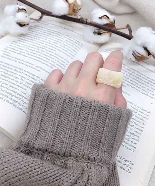 PairPair(ペアペア)の「ベッコウスクエアリング(AR)(リング・レディース・ブラウン系その他/アイボリー・FREE)」の1枚目の写真