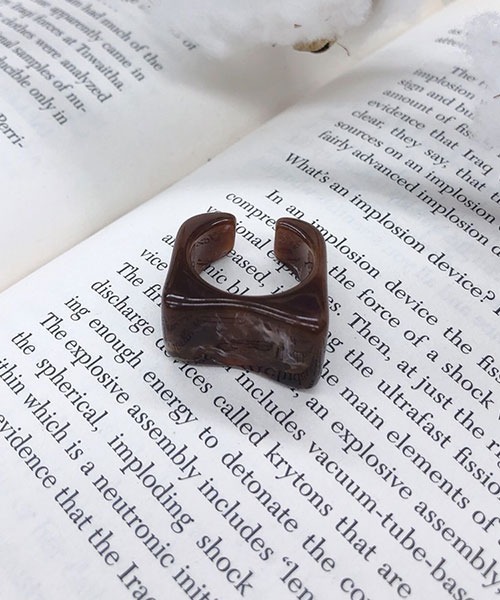 PairPair(ペアペア)の「ベッコウスクエアリング(AR)(リング・レディース・ブラウン系その他/アイボリー・FREE)」の5枚目の写真