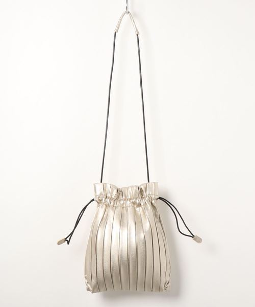cepo（セポ）の「プリーツ　巾着バッグ（ハンドバッグ・レディース・ブラック/オフホワイト/ゴールド・FREE）」の3枚目の写真