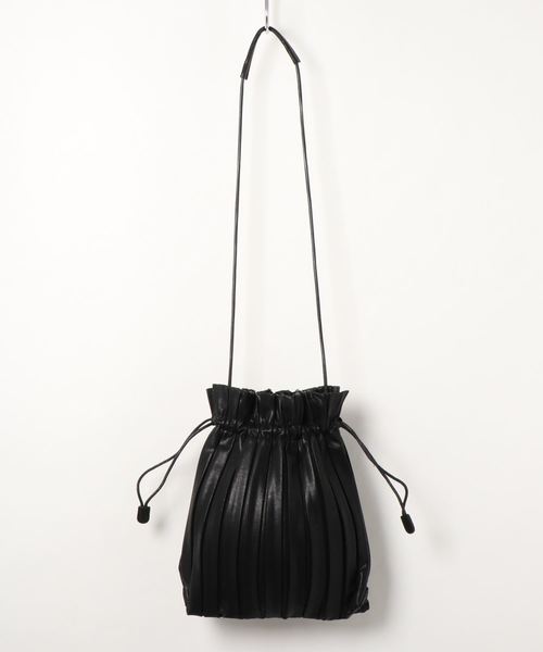 cepo（セポ）の「プリーツ　巾着バッグ（ハンドバッグ・レディース・ブラック/オフホワイト/ゴールド・FREE）」の7枚目の写真