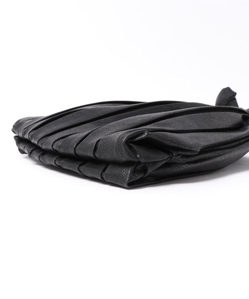 cepo（セポ）の「プリーツ　巾着バッグ（ハンドバッグ・レディース・ブラック/オフホワイト/ゴールド・FREE）」の11枚目の写真