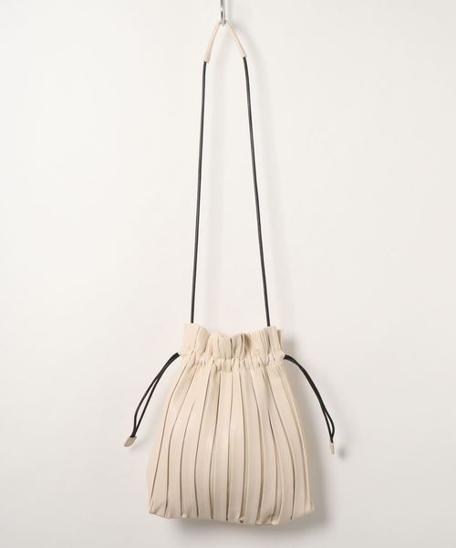 cepo（セポ）の「プリーツ　巾着バッグ（ハンドバッグ・レディース・ブラック/オフホワイト/ゴールド・FREE）」の17枚目の写真