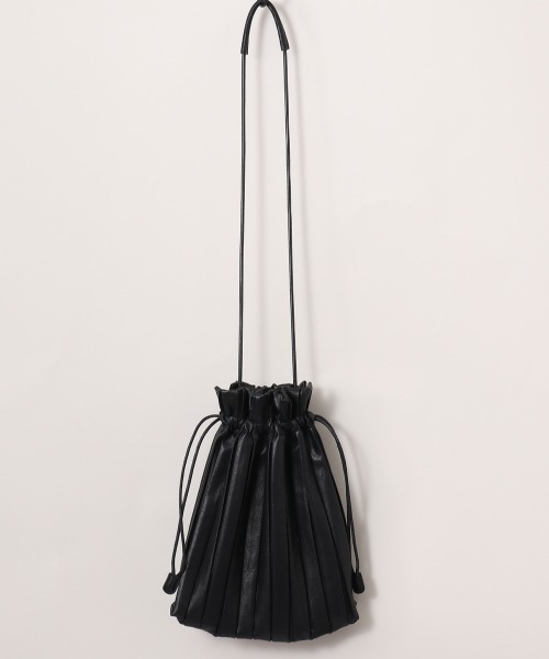 cepo（セポ）の「プリーツ　巾着バッグ（ハンドバッグ・レディース・ブラック/オフホワイト/ゴールド・FREE）」の14枚目の写真