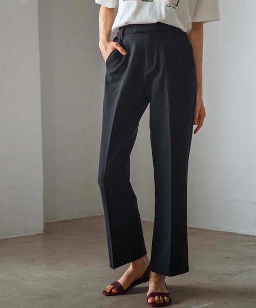 GeeRA（ジーラ）の「センタープレスフレアーパンツ（その他パンツ・レディース・ブラック/ブラウン/ブルー/アイボリー/スモークピンク・SMALL/MEDIUM/LARGE/X-LARGE/XX-LARGE）」の2枚目の写真