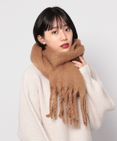 PAGEBOY(ページボーイ)の「キモウカラーストール(ボリュームマフラー)(マフラー・レディース・パープル/ライム/モカ/グレイッシュベージュ・FREE)」の5枚目の写真