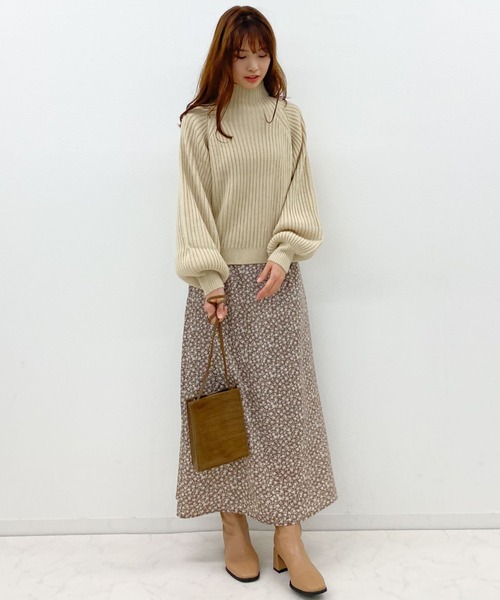 archives(アルシーヴ)の「ボリュームワイドリブニット(ニット/セーター・レディース・ベージュ/ブルー/アイボリー/マスタード/モカ・MEDIUM)」の11枚目の写真