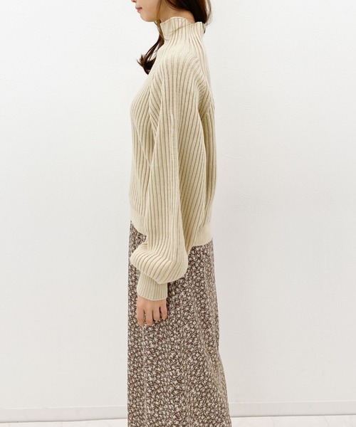 archives(アルシーヴ)の「ボリュームワイドリブニット(ニット/セーター・レディース・ベージュ/ブルー/アイボリー/マスタード/モカ・MEDIUM)」の18枚目の写真