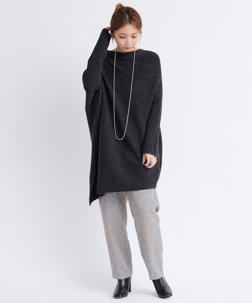 DouDou(ドゥドゥ)の「ガーターアシメプルオーバー(ニット/セーター・レディース・チャコールグレー/モカ/キナリ・FREE)」の4枚目の写真