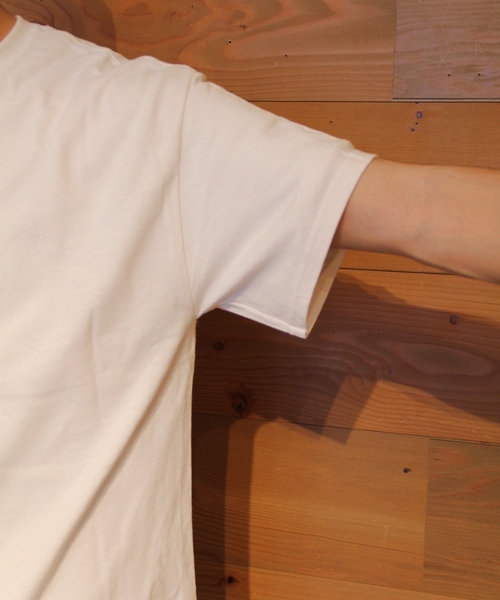 ACME FURNITURE（アクメファニチャー）の「ユニセックス 【Hikaru Narita】NH CAT TEE（Tシャツ/カットソー・レディース・ホワイト・SMALL/MEDIUM/LARGE）」の5枚目の写真