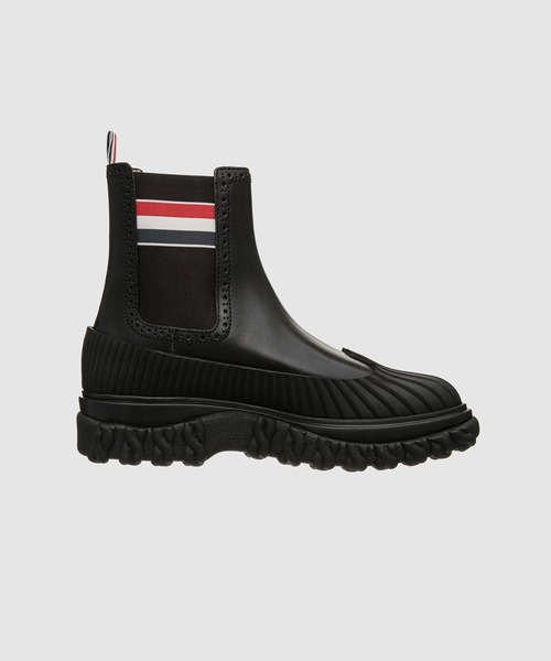 THOM BROWNE（トムブラウン）の「CHELSEA DUCK BOOT W/ RUBBER SOLE IN RWB STRIPE ELASTIC IN CALF LEATHER（ブーツ・メンズ・ブラック・8.5/9.5/7.5）」の2枚目の写真