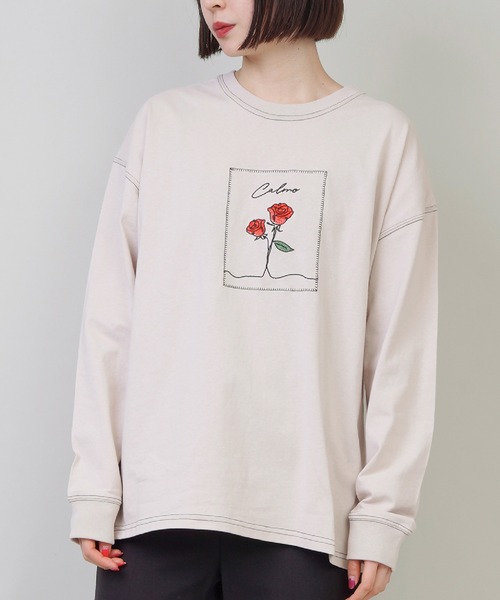 SPINNS（スピンズ）の「薔薇プリント ステッチデザインロンT（Tシャツ/カットソー・レディース・オフホワイト/グレイッシュベージュ/チャコール・ONESIZE）」の3枚目の写真