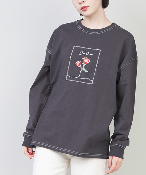 SPINNS（スピンズ）の「薔薇プリント ステッチデザインロンT（Tシャツ/カットソー・レディース・オフホワイト/グレイッシュベージュ/チャコール・ONESIZE）」の2枚目の写真